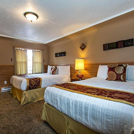 The Wisconsin Wood Inn Dickeyville Esterno foto