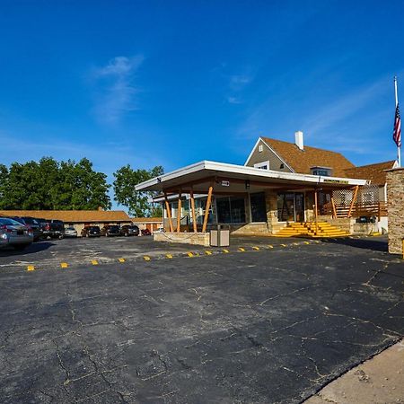 The Wisconsin Wood Inn Dickeyville Esterno foto