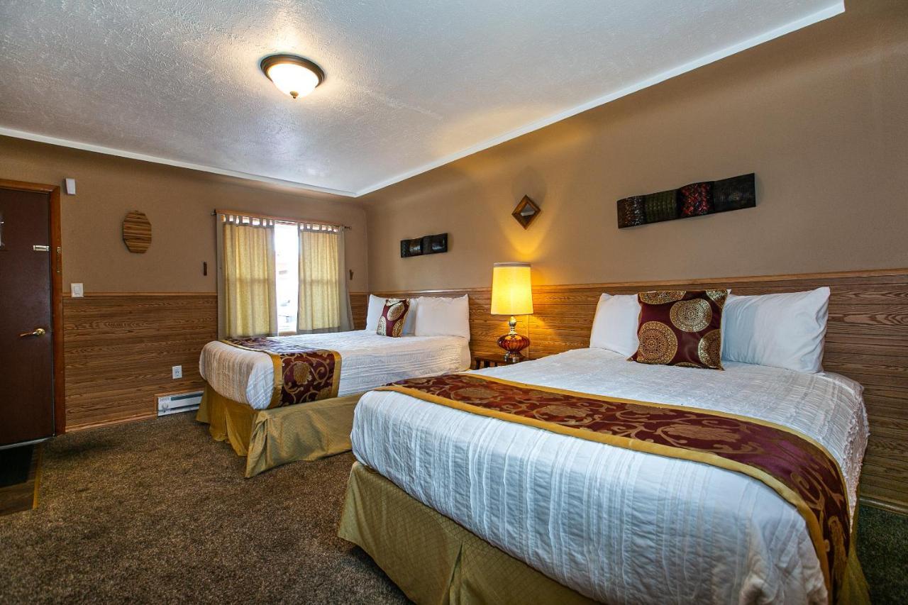 The Wisconsin Wood Inn Dickeyville Esterno foto