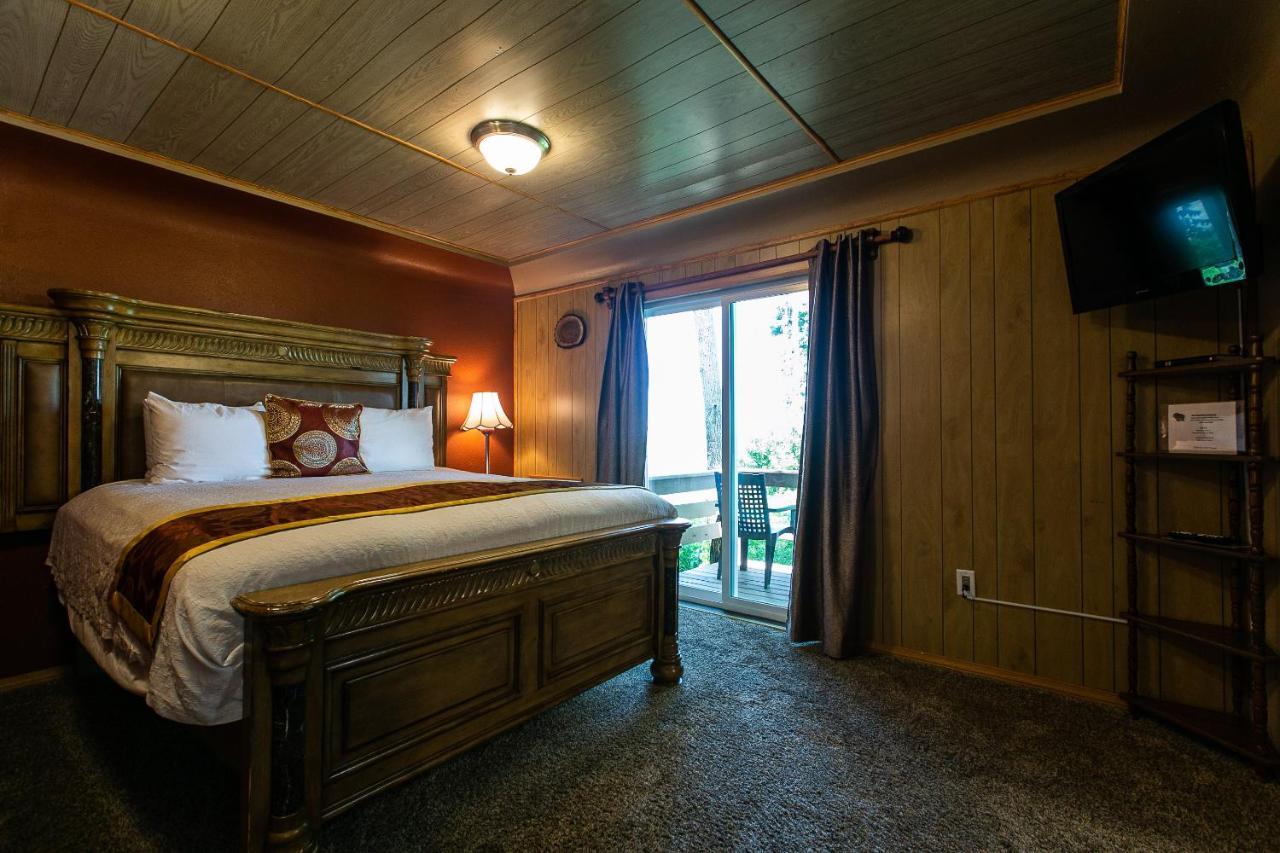 The Wisconsin Wood Inn Dickeyville Esterno foto