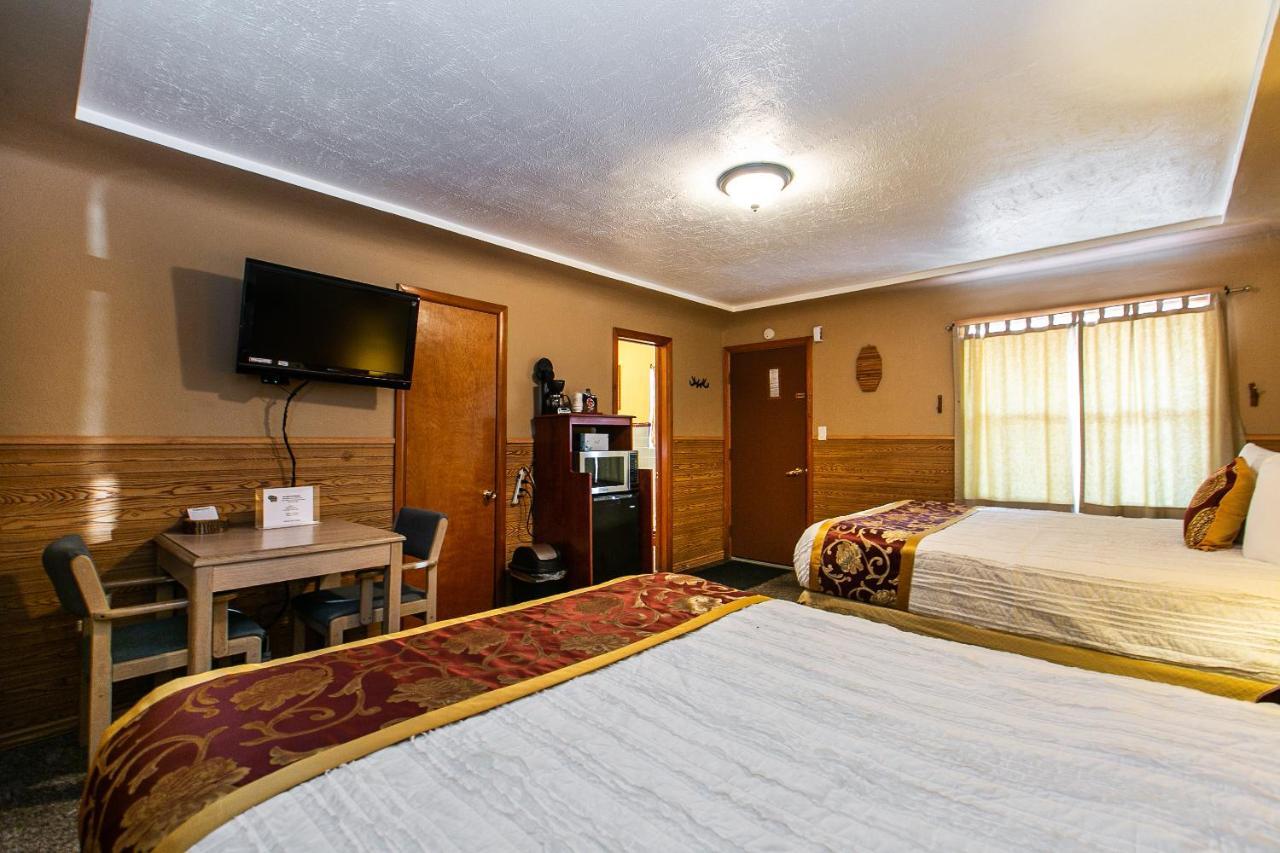 The Wisconsin Wood Inn Dickeyville Esterno foto